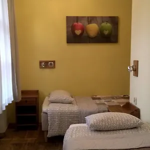 https://intro-hostel.krakowhotelspoland.com