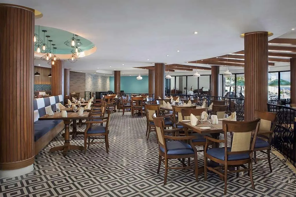 The Royal Sands Resort & Spa Cancún